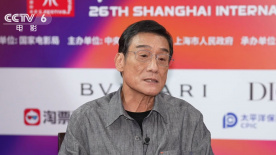 雨中的邻家女人